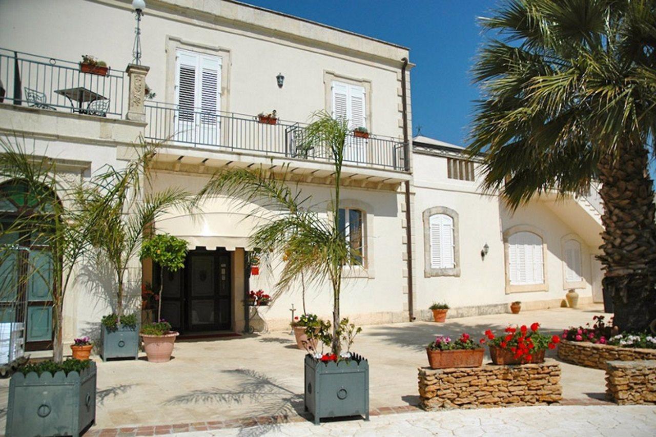 Charme Hotel Villa Principe Fitalia Fanusa Exteriör bild