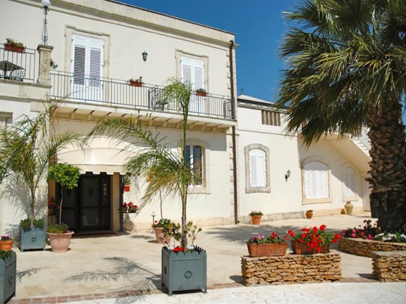 Charme Hotel Villa Principe Fitalia Fanusa Exteriör bild